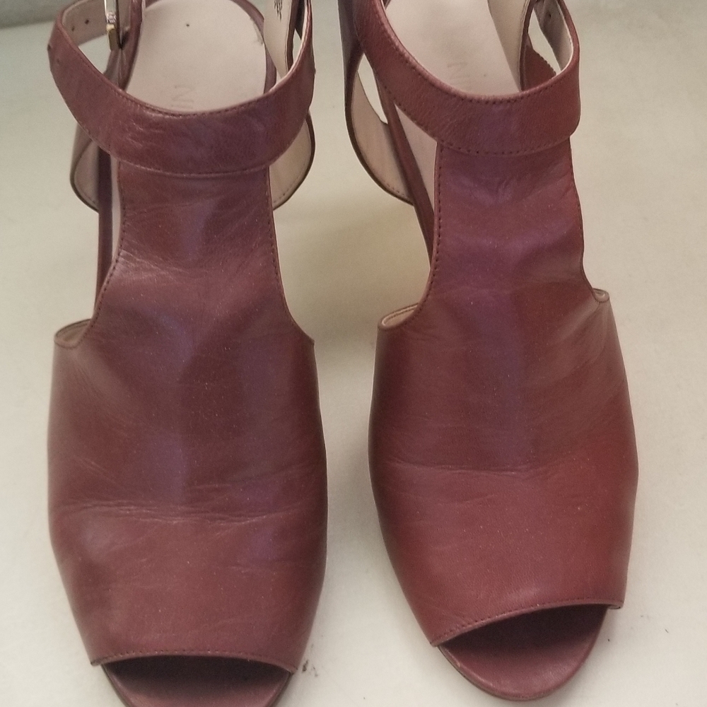 Sandals - Picture 2 of 4